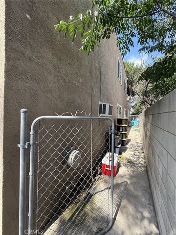 6924 Gentry, North Hollywood, CA 91605