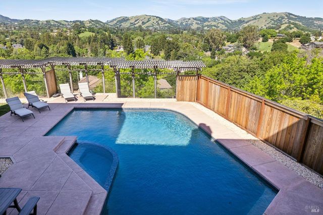 40 Miwok Dr, Novato, CA 94947