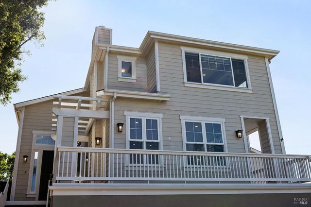 40 Miwok Dr, Novato, CA 94947