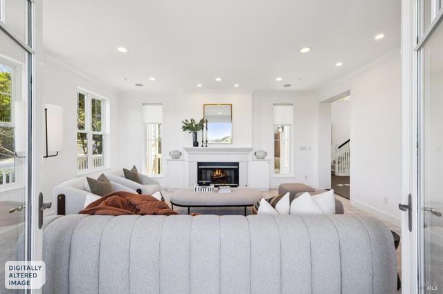 40 Miwok Dr, Novato, CA 94947