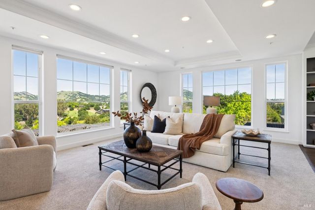 40 Miwok Dr, Novato, CA 94947