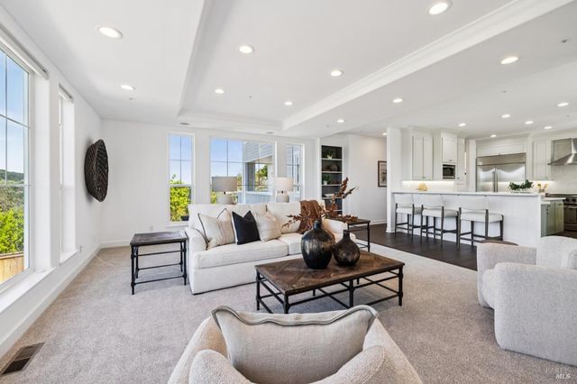 40 Miwok Dr, Novato, CA 94947