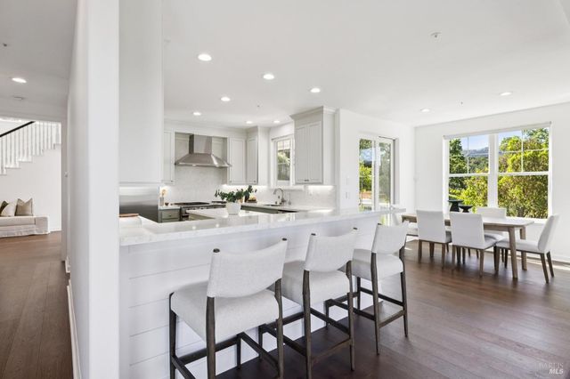 40 Miwok Dr, Novato, CA 94947