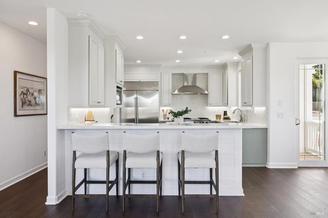 40 Miwok Dr, Novato, CA 94947