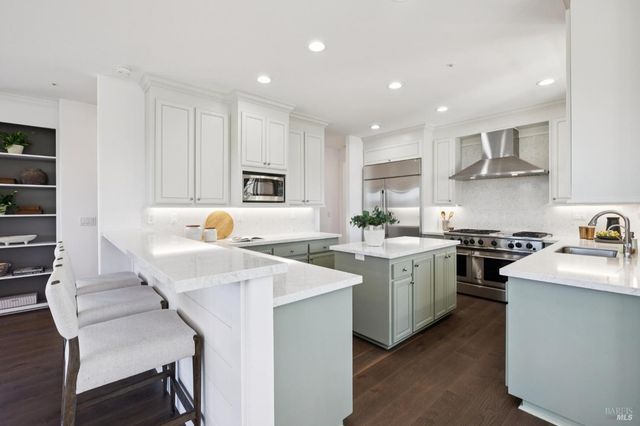 40 Miwok Dr, Novato, CA 94947