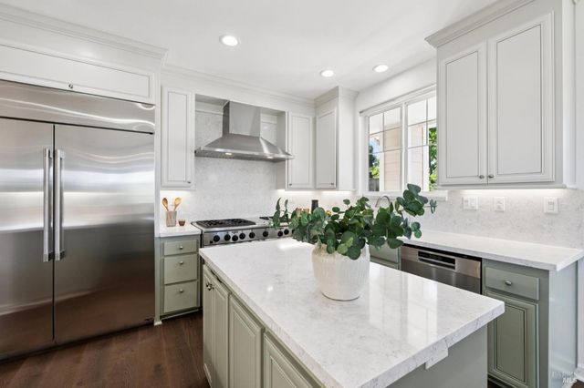 40 Miwok Dr, Novato, CA 94947