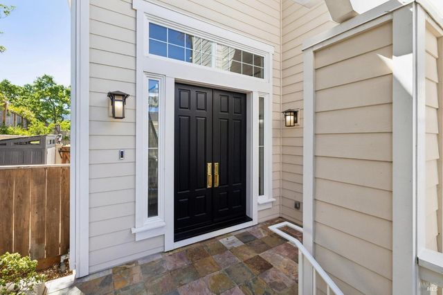 40 Miwok Dr, Novato, CA 94947