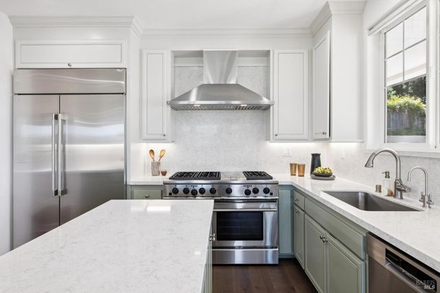 40 Miwok Dr, Novato, CA 94947