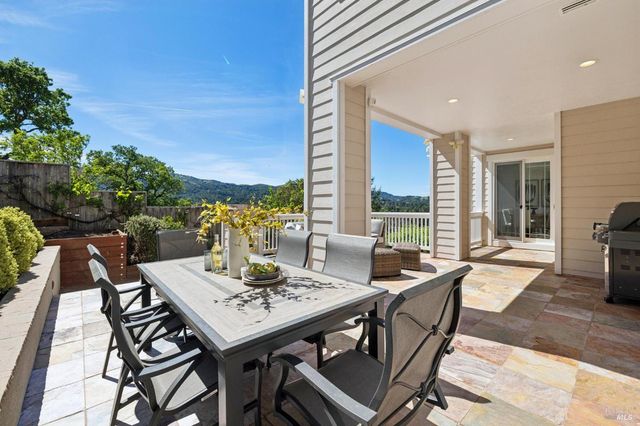 40 Miwok Dr, Novato, CA 94947