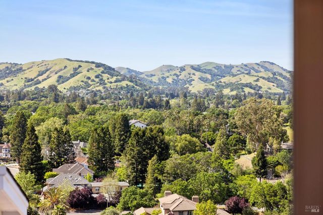 40 Miwok Dr, Novato, CA 94947