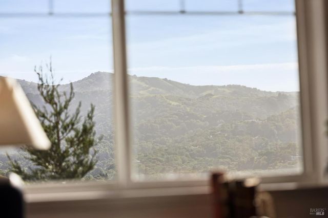 40 Miwok Dr, Novato, CA 94947