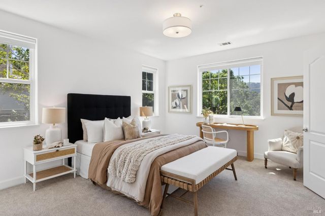 40 Miwok Dr, Novato, CA 94947