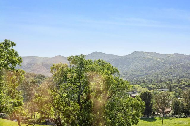 40 Miwok Dr, Novato, CA 94947