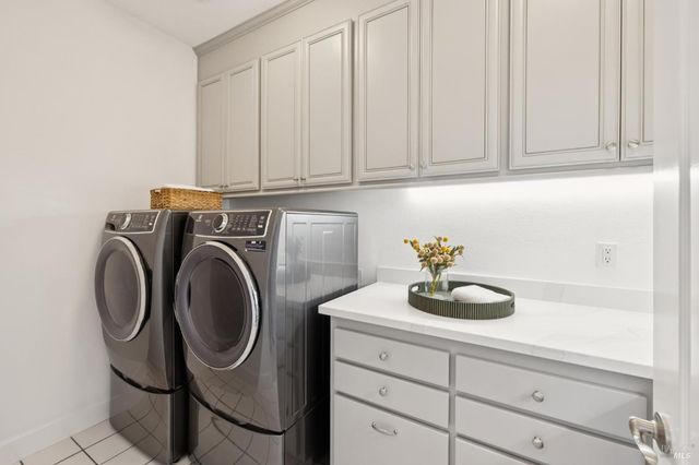 40 Miwok Dr, Novato, CA 94947