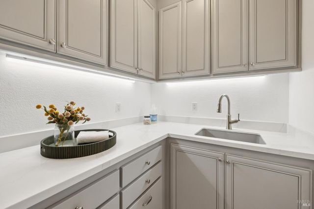 40 Miwok Dr, Novato, CA 94947