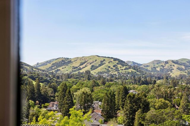 40 Miwok Dr, Novato, CA 94947