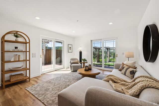 40 Miwok Dr, Novato, CA 94947