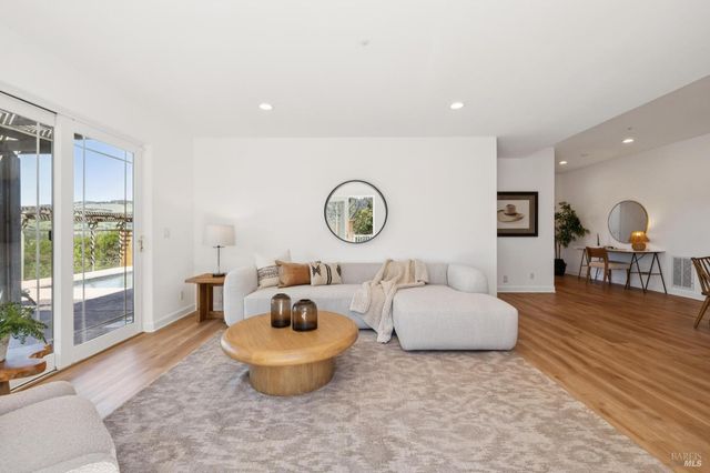 40 Miwok Dr, Novato, CA 94947