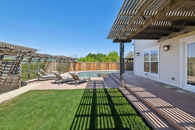 40 Miwok Dr, Novato, CA 94947