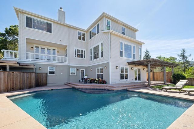 40 Miwok Dr, Novato, CA 94947