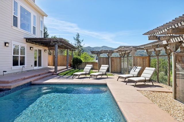 40 Miwok Dr, Novato, CA 94947