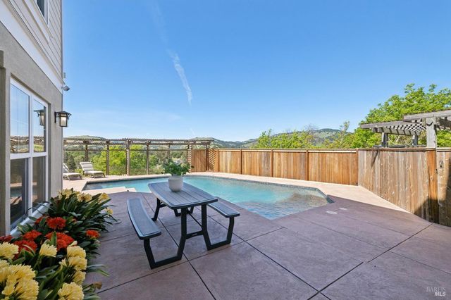 40 Miwok Dr, Novato, CA 94947