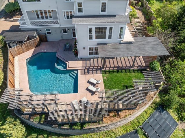 40 Miwok Dr, Novato, CA 94947