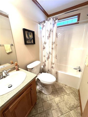 5 Lexington Dr, New Sewickley Twp, PA 15042