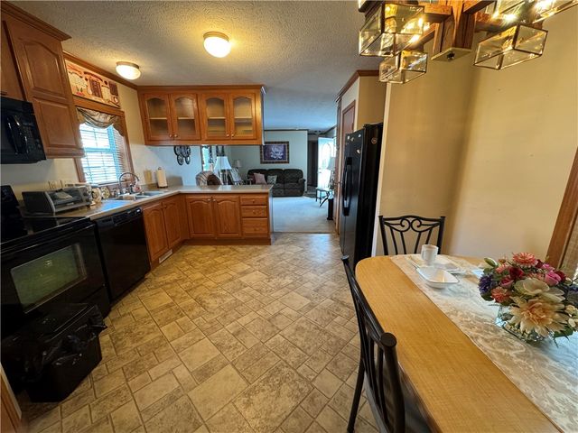 5 Lexington Dr, New Sewickley Twp, PA 15042