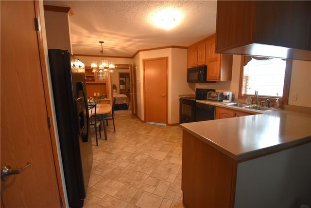 5 Lexington Dr, New Sewickley Twp, PA 15042