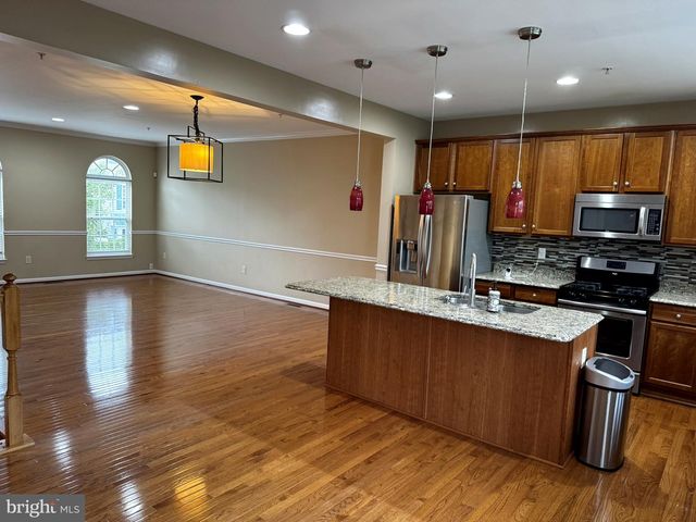 9821 SOLAR CRSE, Laurel, MD 20723