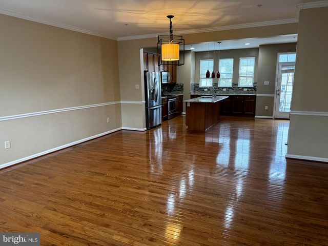 9821 SOLAR CRSE, Laurel, MD 20723