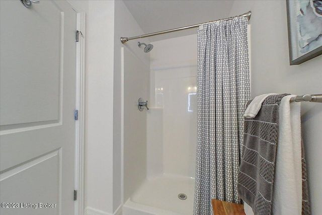 10605 Meeting St 403, Louisville, KY 40059