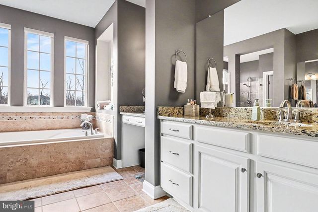 165 EDGEWATER DR, Fredericksburg, VA 22406