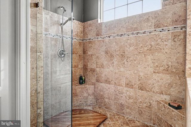 165 EDGEWATER DR, Fredericksburg, VA 22406