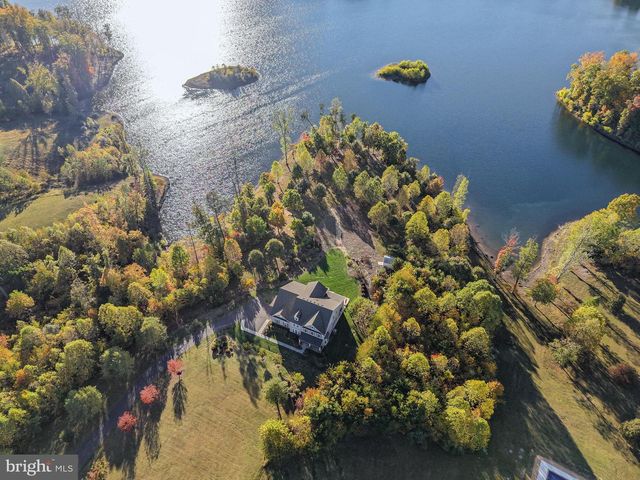 165 EDGEWATER DR, Fredericksburg, VA 22406