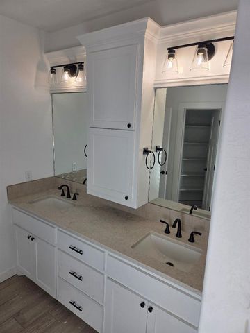 5692 NE Minnow Ln, Elgin, OK 73538