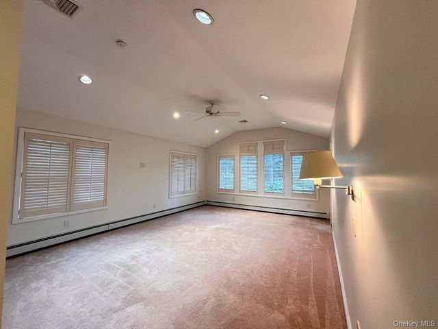 26 Polo Field Lane, Lake Success, NY 11020