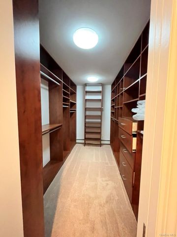 26 Polo Field Lane, Lake Success, NY 11020