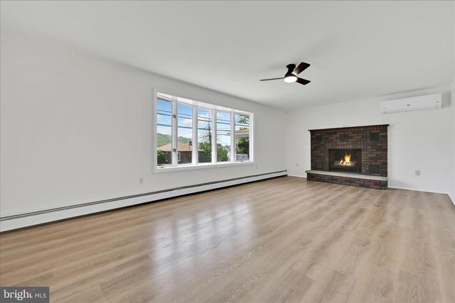 12 W 10TH ST, Jim Thorpe, PA 18229