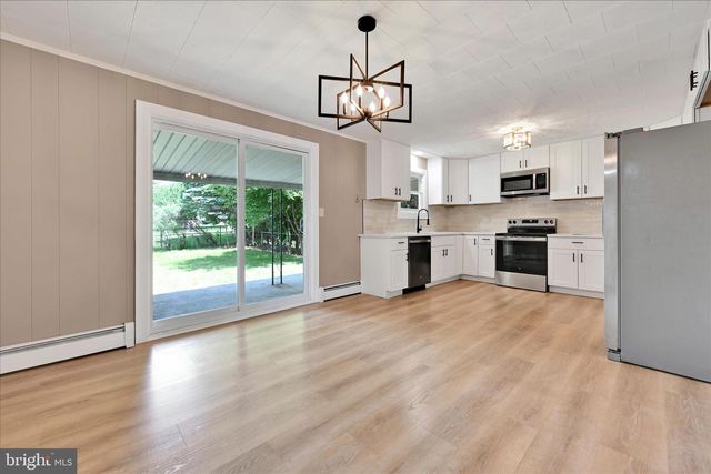 12 W 10TH ST, Jim Thorpe, PA 18229