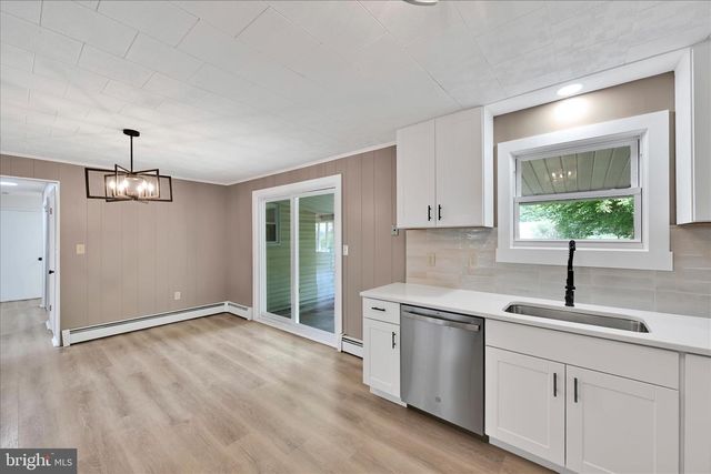 12 W 10TH ST, Jim Thorpe, PA 18229
