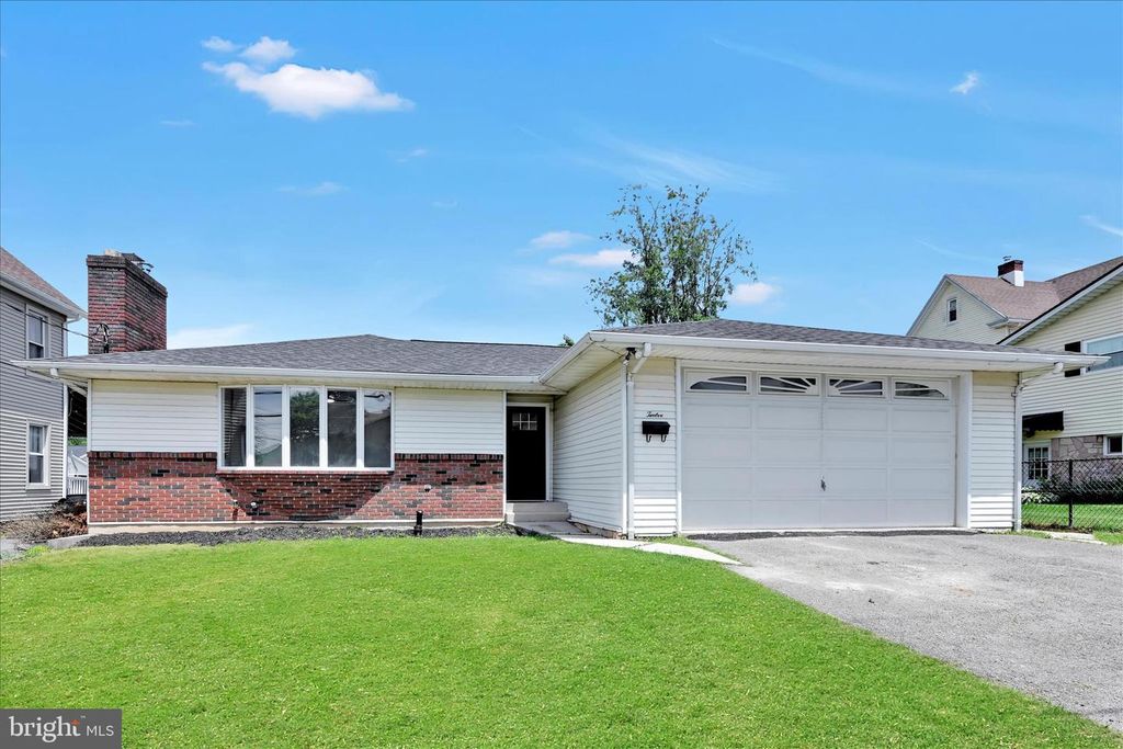 12 W 10TH ST, Jim Thorpe, PA 18229