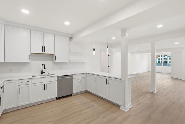 6303 Julie Court, Lisle, IL 60532