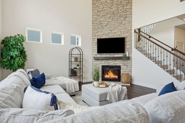 6303 Julie Court, Lisle, IL 60532
