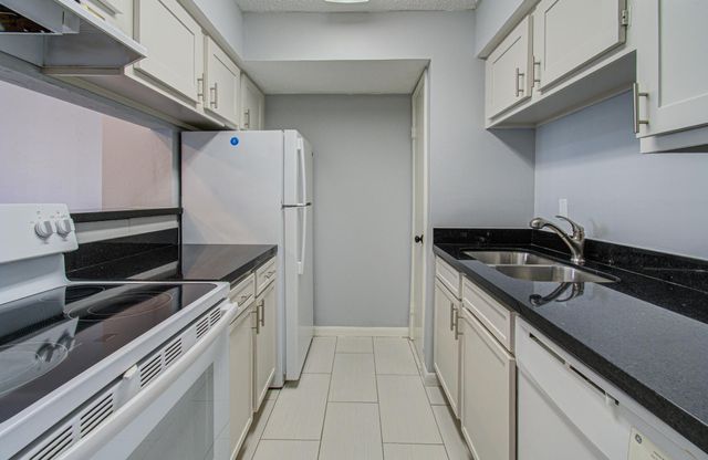6402 Del Monte Drive 42, Houston, TX 77057