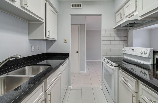 6402 Del Monte Drive 42, Houston, TX 77057