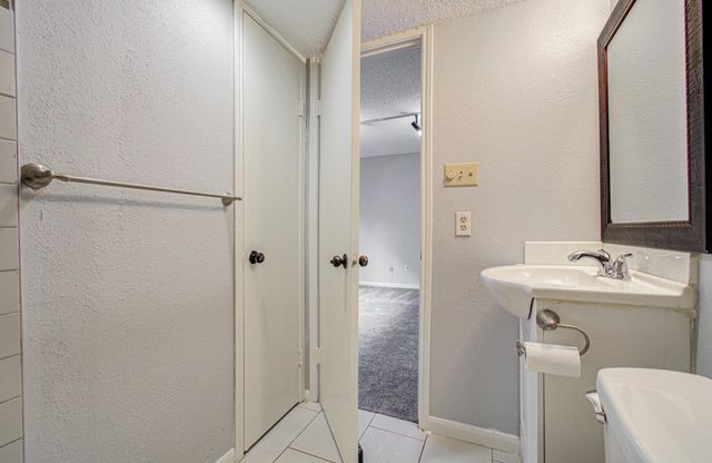6402 Del Monte Drive 42, Houston, TX 77057