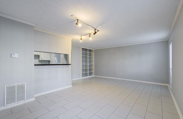 6402 Del Monte Drive 42, Houston, TX 77057