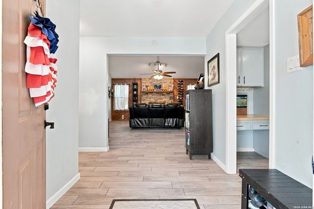 410 Susie Dr, Canyon Lake, TX 78133